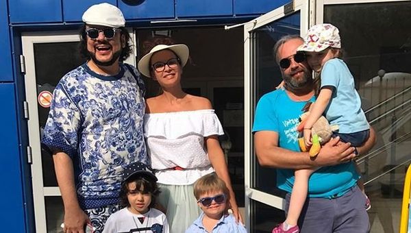 Филипп Киркоров и Эвелина Бледанс с детьми на отдыхе в Крыму