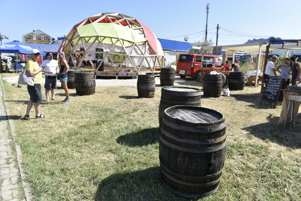 Первый винно-гастрономический фестиваль In Vino Veritas в Коктебеле Первый винно-гастрономический фестиваль In Vino Veritas в Коктебеле