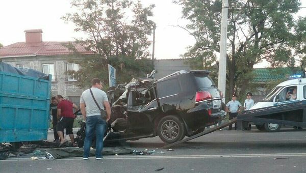 ДТП с участием автомобилей КамАЗ и Lexus в Симферополе ДТП с участием автомобилей КамАЗ и Lexus в Симферополе