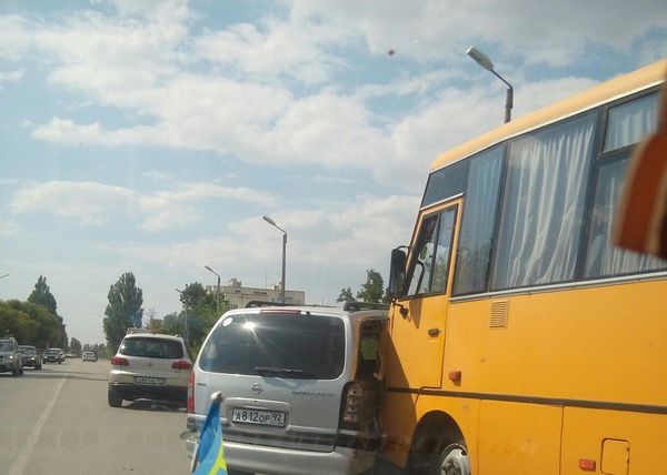 ДТП с участием легкового автомобиля и автобуса на трассе Саки-Евпатория ДТП с участием легкового автомобиля и автобуса на трассе Саки-Евпатория
