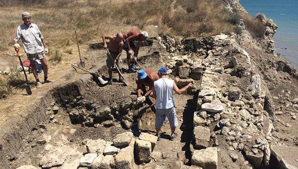 Раскопки некрополя в Крыму