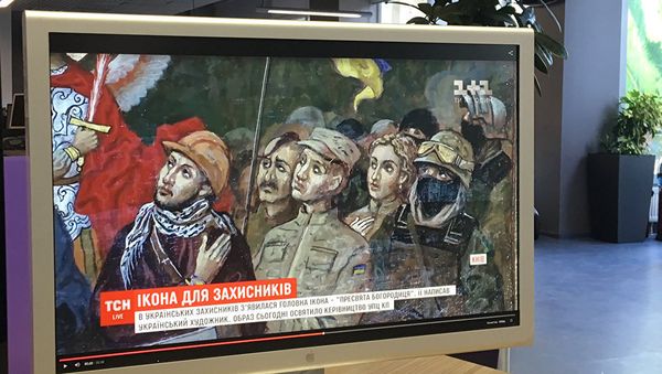 Сюжет украинского телеканала 1+1 об иконе с изображением участников майдана на экране монитора Сюжет украинского телеканала 1+1 об иконе с изображением участников майдана на экране монитора