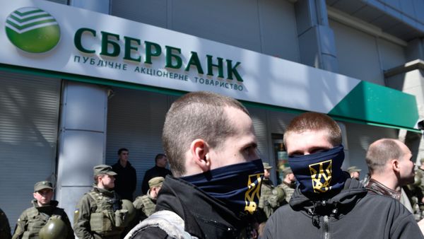 Акции радикалов у украинских филиалов Сбербанка