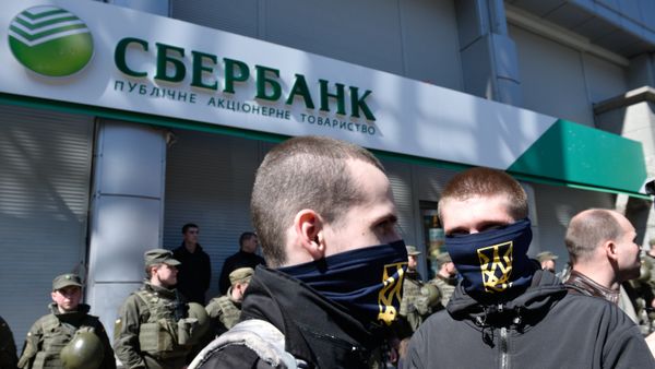 Акции радикалов у украинских филиалов Сбербанка