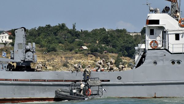 Захват пиратов на военно-спортивном празднике в честь Дня ВМФ России в Севастополе