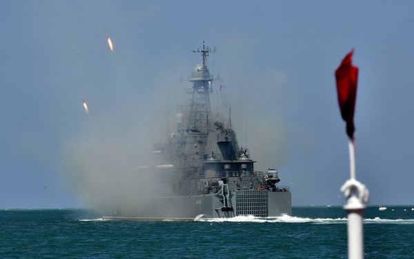 Парад кораблей и военно-спортивный праздник в честь Дня ВМФ России в Севастополе