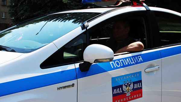 Машина сотрудников правоохранительных органов ЛНР