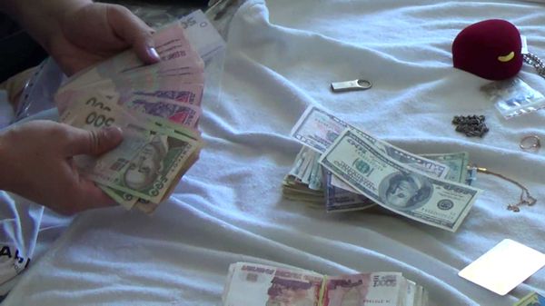 Сотрудник ОМВД России по г. Алушта подозревается в получении взятки. Оперативное видео