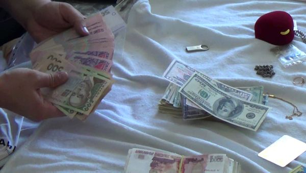 Сотрудник ОМВД России по г. Алушта подозревается в получении взятки. Оперативное видео