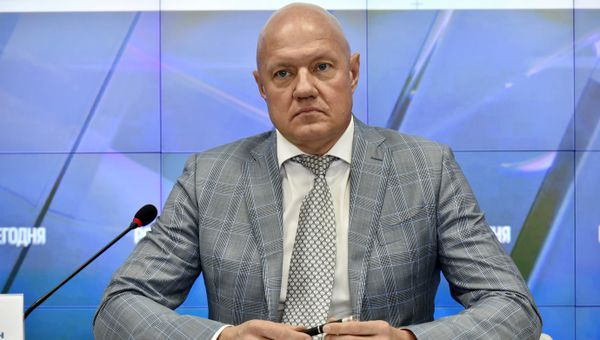 Заместитель председателя Совета министров Республики Крым Виталий Нахлупин на пресс-конференции в мультимедийном пресс-центре МИА Россия сегодня в Симферополе