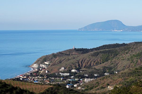 Вид на поселок Рыбачье в Алуштинском регионе