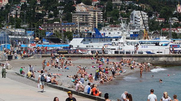 В разных районах Крыма есть пляжи, оборудованные для отдыхающих, у которых есть особенности здоровья или инвалидность