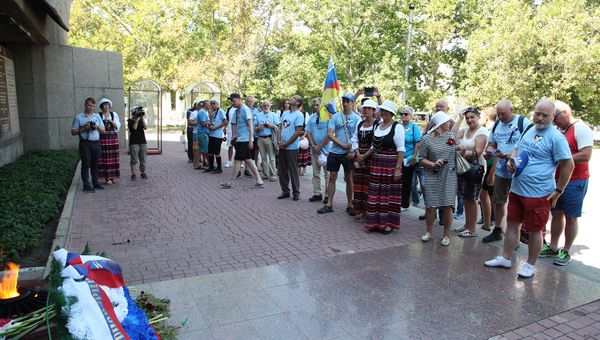 Встреча участников автопробега Берлин – Москва в Севастополе