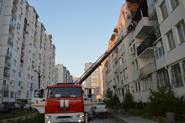 Пожар в жилом доме на проспекте Античный в Севастополе 