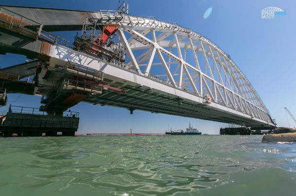  Подготовка железнодорожной арки моста через Керченский пролив к погрузке на плавсистему 