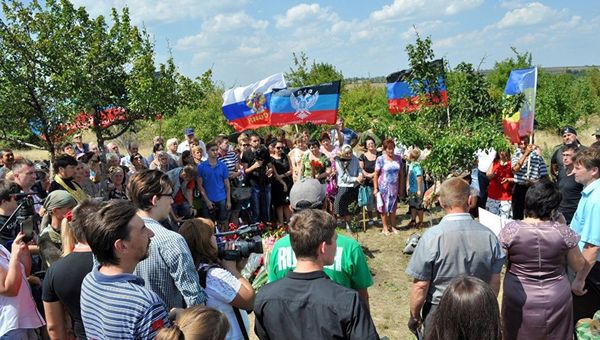 Митинг-реквием в память о погибшем в Донбассе фотографе МИА Россия сегодня Андрее Стенине