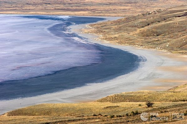 Чокракское озеро на Керченском полуострове в Крыму