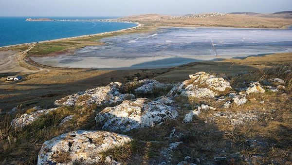 Чокракское озеро на Керченском полуострове в Крыму