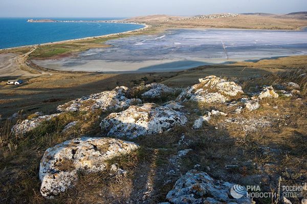 Чокракское озеро на Керченском полуострове в Крыму
