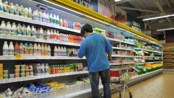 Полки с украинской молочной продукцией в одном из львовских магазинов Полки с украинской молочной продукцией в одном из львовских магазинов