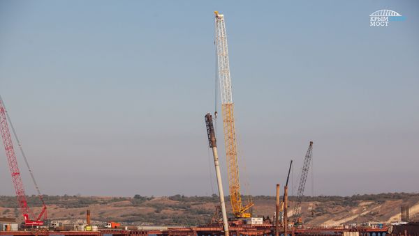 Погружение свай на автодорожной части моста через Керченский пролив