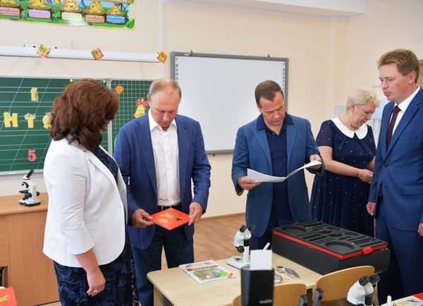 Рабочая поездка президента РФ В. Путина и премьер-министра РФ Д. Медведева в Севастополь