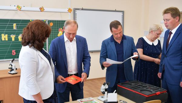 Рабочая поездка президента РФ В. Путина и премьер-министра РФ Д. Медведева в Севастополь