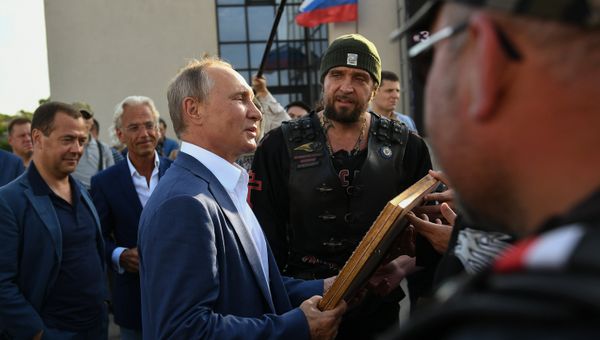 Рабочая поездка президента РФ В. Путина и премьер-министра РФ Д. Медведева в Севастополь