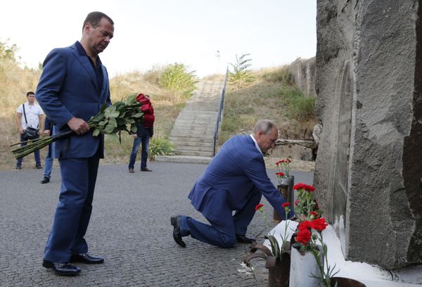 Рабочая поездка президента РФ В. Путина и премьер-министра РФ Д. Медведева в Севастополь