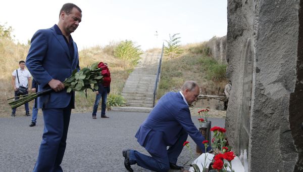 Рабочая поездка президента РФ В. Путина и премьер-министра РФ Д. Медведева в Севастополь