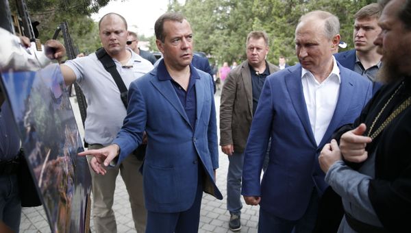 Рабочая поездка президента РФ В. Путина и премьер-министра РФ Д. Медведева в Севастополь