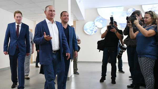 Рабочая поездка президента РФ В. Путина и премьер-министра РФ Д. Медведева в Севастополь