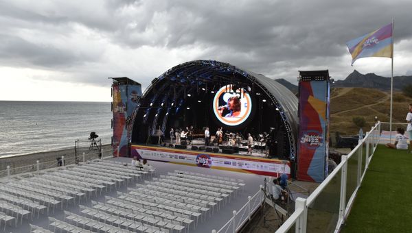 Главная сцена Международного джазового фестиваля Koktebel Jazz Party. 18 августа 2017