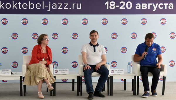 Сопредседатель Зиновьевского клуба МИА Россия сегодня, директор Биографического института Александра Зиновьева, президент Международного общества Россия – Германия Ольга Зиновьева и член Комитета Госдумы РФ по международным делам Сергей Железняк