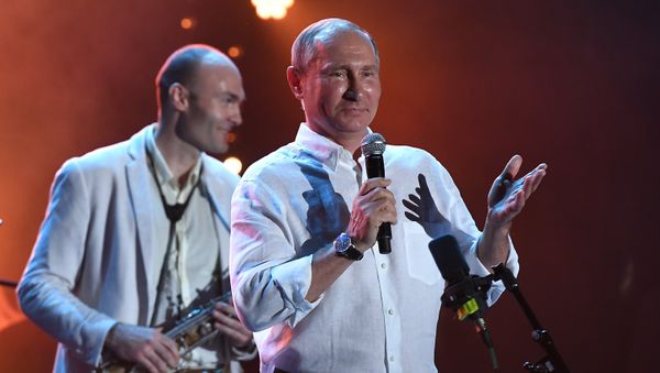 Президент РФ Владимир Путин во время посещения фестиваля Koktebel Jazz Party 2017.