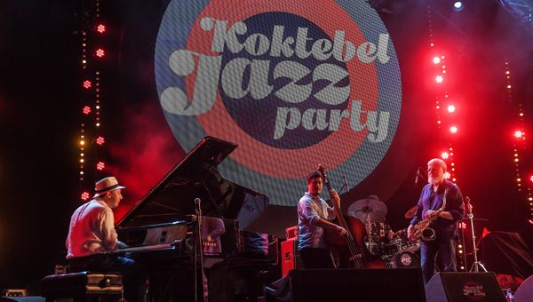 Музыканты на сцене Международного джазового фестиваля Koktebel Jazz Party 2017