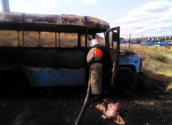 Сгоревший заброшенный автобус в Коктебеле
