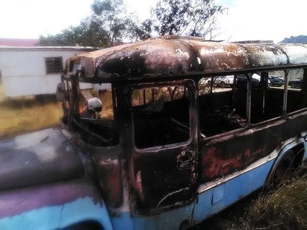 Сгоревший заброшенный автобус в Коктебеле