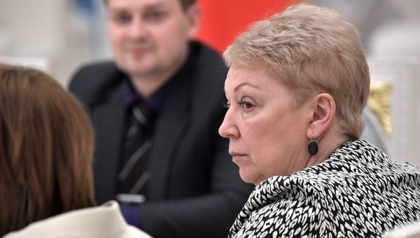 Министр образования и науки РФ Ольга Васильева во время встречи президента РФ Владимира Путина с классными руководителями выпускных классов общеобразовательных школ Министр образования и науки РФ Ольга Васильева во время встречи президента РФ Владимира Путина с классными руководителями выпускных классов общеобразовательных школ