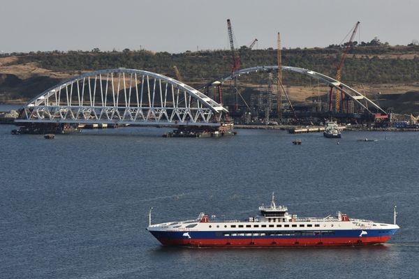 Операция по транспортировке железнодорожной арки Крымского моста