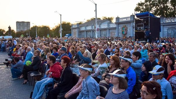В Евпатории стартовал фестиваль детского кино Солнечный остров В Евпатории стартовал фестиваль детского кино Солнечный остров