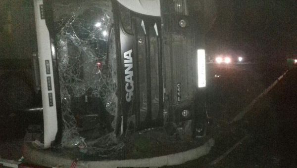 Опрокинувшийся под Феодосией грузовой автомобиль Scania Опрокинувшийся под Феодосией грузовой автомобиль Scania