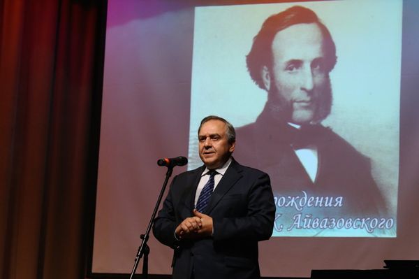 Постпред РК при президенте РФ Георгий Мурадов на приеме для глав дипмиссий в культурном центре управделами МИД России по случаю 200-летия со дня рождения И. Айвазовского