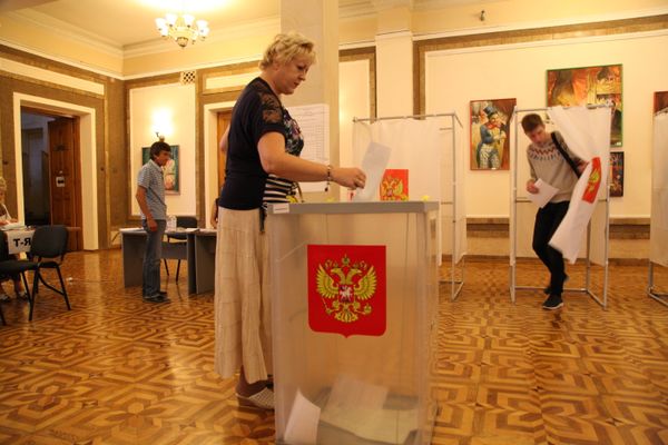 Жители Севастополя голосуют на выборах губернатора. 10 сентября 2017 года Жители Севастополя голосуют на выборах губернатора. 10 сентября 2017 года