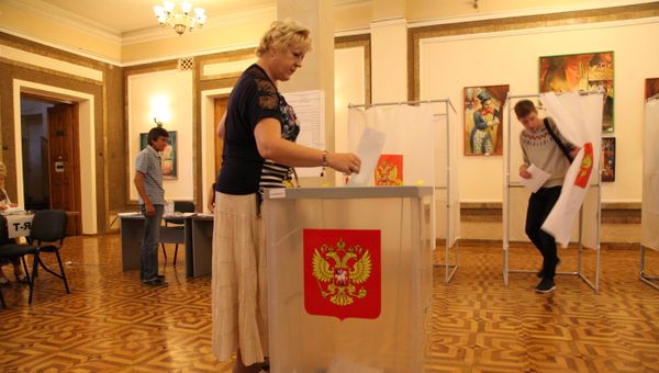 Жители Севастополя голосуют на выборах губернатора. 10 сентября 2017 года