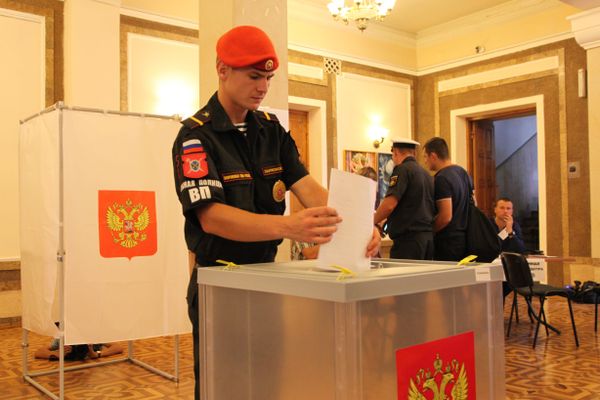Жители Севастополя голосуют на выборах губернатора. 10 сентября 2017 года Жители Севастополя голосуют на выборах губернатора. 10 сентября 2017 года