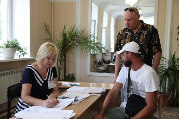 Жители Севастополя голосуют на выборах губернатора. 10 сентября 2017 года Жители Севастополя голосуют на выборах губернатора. 10 сентября 2017 года