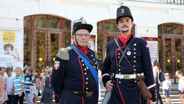 Реконструкторы из Савойи. На фото: Жозеф Рюфьер (слева) - капрал бригады Савойского герцогства, Мишель Виберт (справа) - капитан бригады