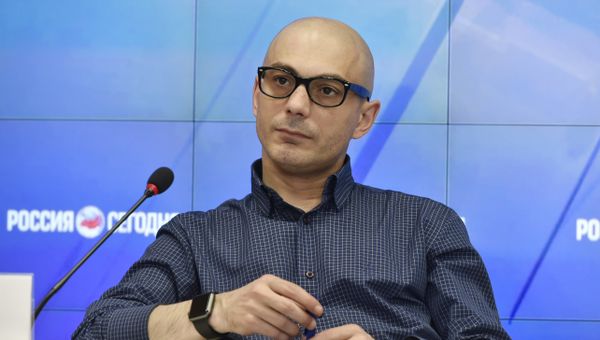 Радиоведущий, писатель и блогер Армен Гаспарян