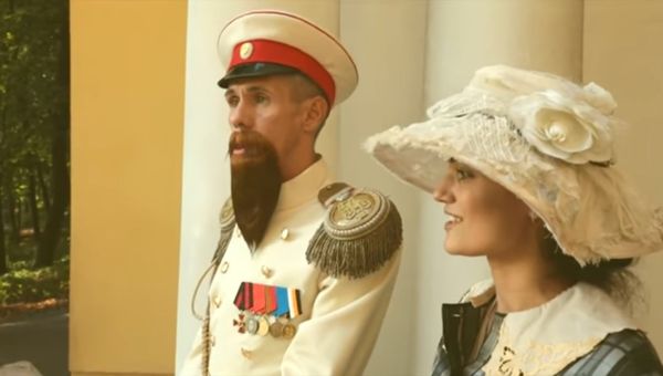 Скриншот с альтернативного трейлера актера Алексея Панина к картине Алексея Учителя Матильда